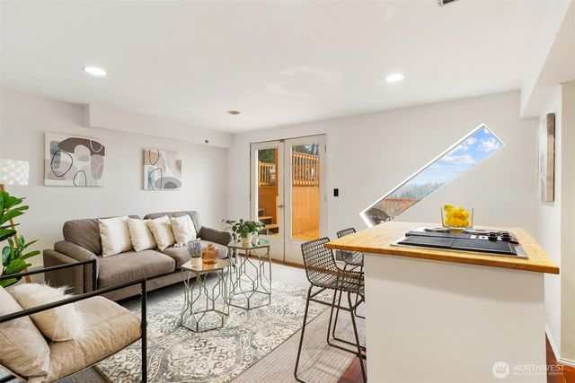 11804 90th Avenue NE, Kirkland, WA 98034