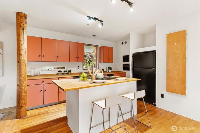 11804 90th Avenue NE, Kirkland, WA 98034