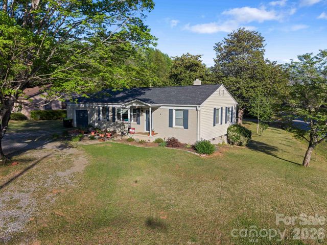 20 E Constance Street, Columbus, NC 28722