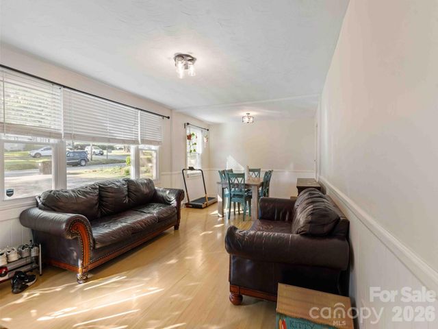 20 E Constance Street, Columbus, NC 28722