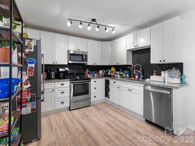 20 E Constance Street, Columbus, NC 28722