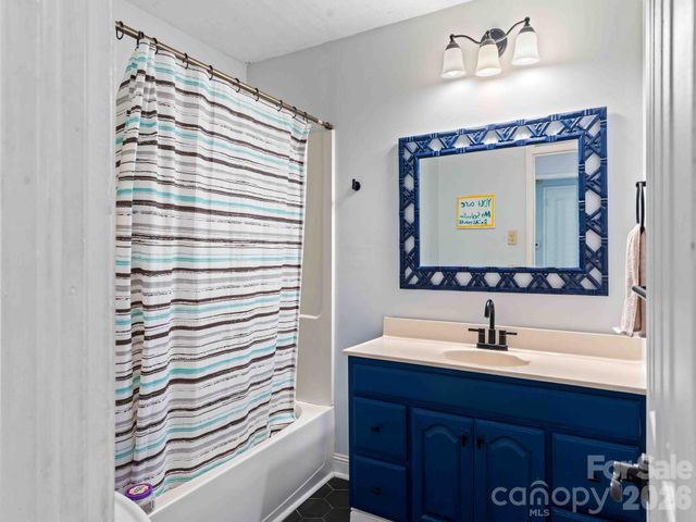 20 E Constance Street, Columbus, NC 28722