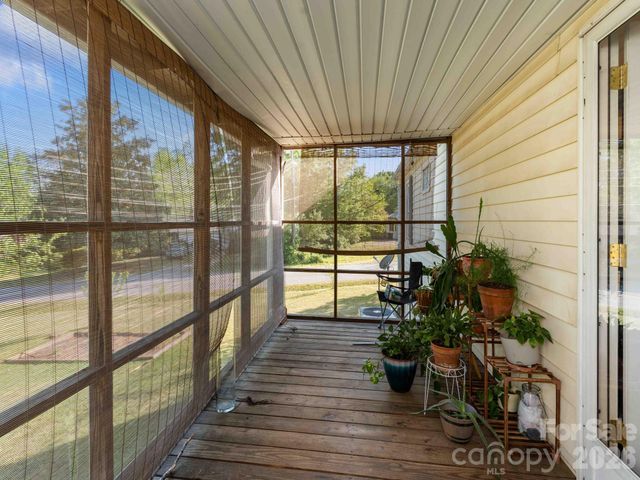 20 E Constance Street, Columbus, NC 28722