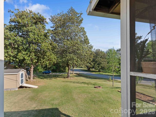 20 E Constance Street, Columbus, NC 28722
