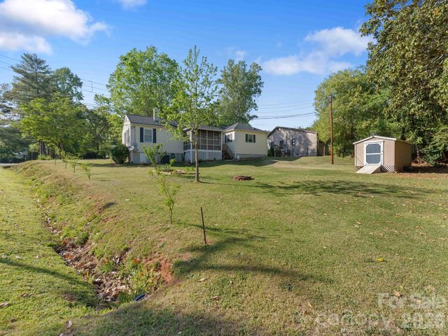 20 E Constance Street, Columbus, NC 28722