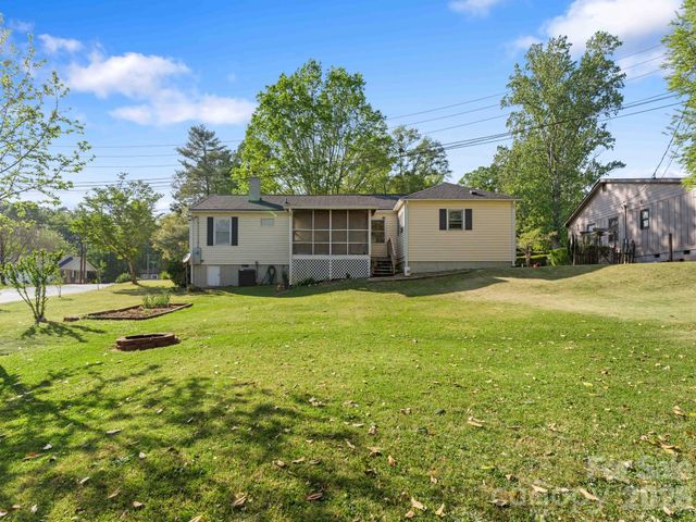 20 E Constance Street, Columbus, NC 28722