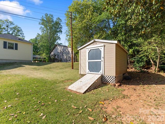 20 E Constance Street, Columbus, NC 28722