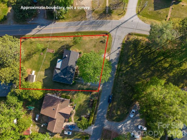 20 E Constance Street, Columbus, NC 28722