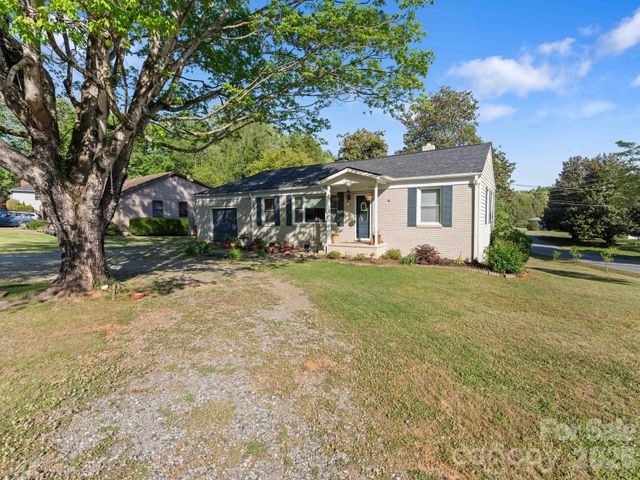 20 E Constance Street, Columbus, NC 28722