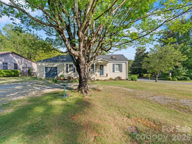 20 E Constance Street, Columbus, NC 28722