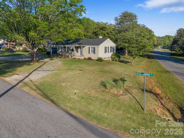 20 E Constance Street, Columbus, NC 28722