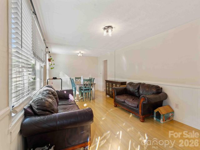 20 E Constance Street, Columbus, NC 28722