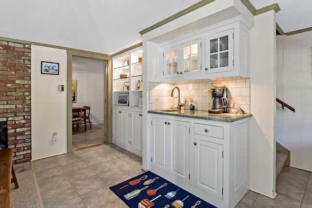 53 Bayberry Lane, Barnstable, MA 02630