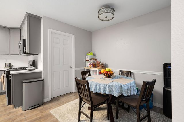 7729 Gyan Way, Sacramento, CA 95828