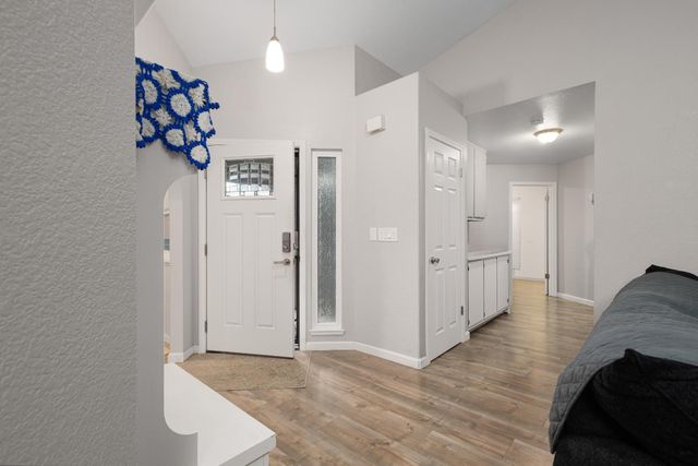 7729 Gyan Way, Sacramento, CA 95828