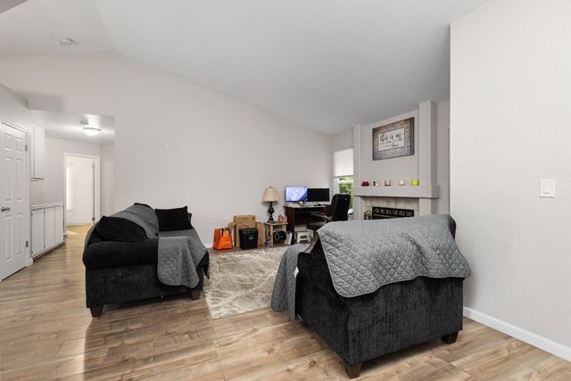 7729 Gyan Way, Sacramento, CA 95828