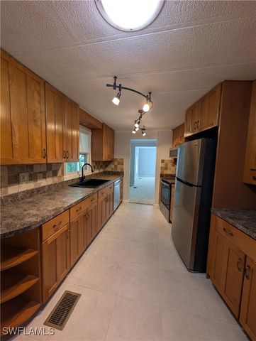 151 Pine Key LN 26, Naples, FL 34114