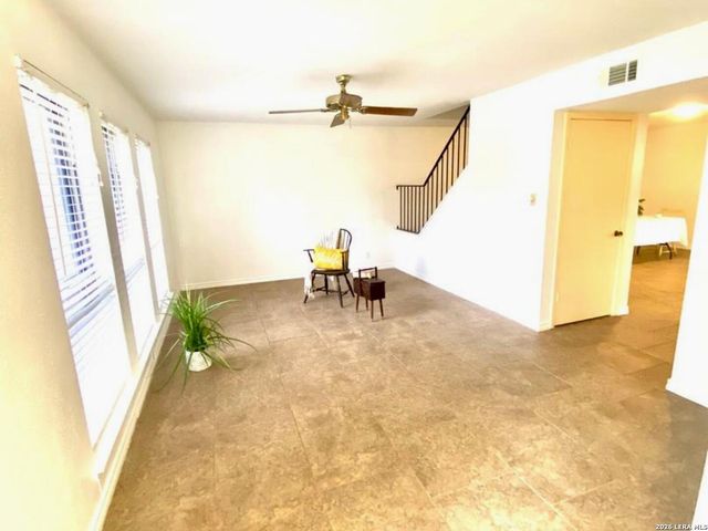 6810 CROWN RDG, San Antonio, TX 78239