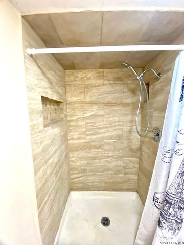 6810 CROWN RDG, San Antonio, TX 78239