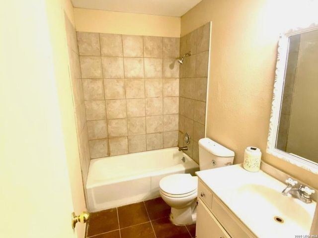 6810 CROWN RDG, San Antonio, TX 78239