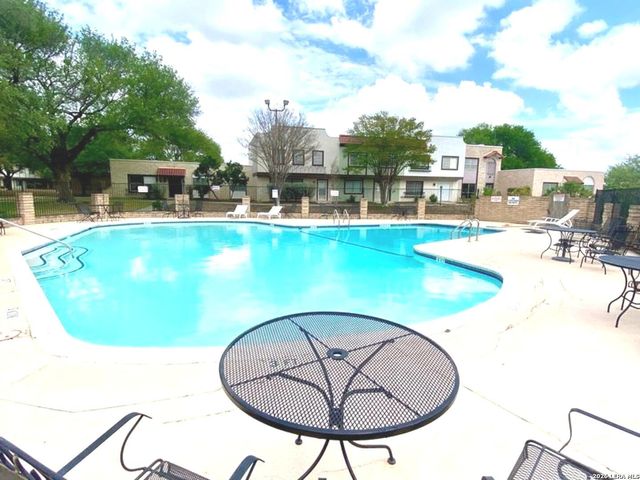 6810 CROWN RDG, San Antonio, TX 78239