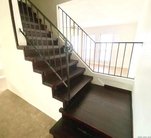 6810 CROWN RDG, San Antonio, TX 78239