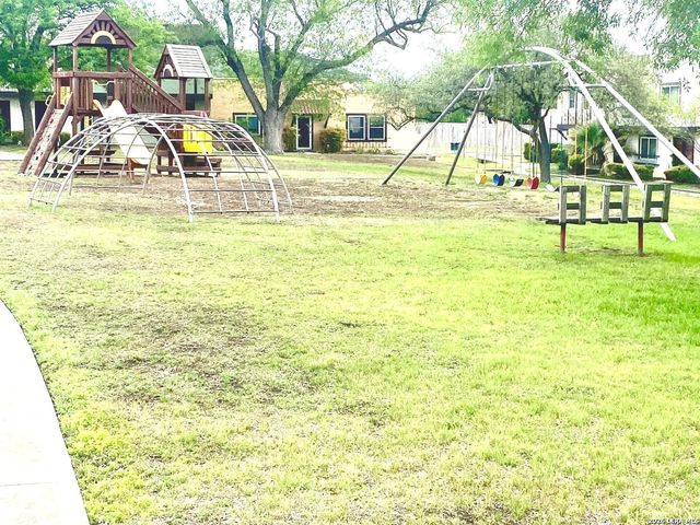 6810 CROWN RDG, San Antonio, TX 78239