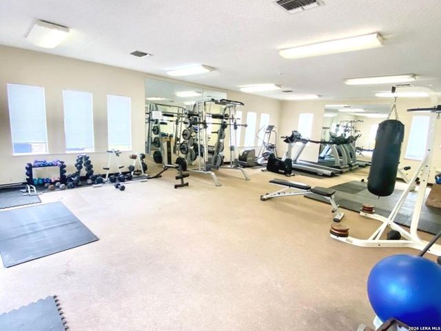 6810 CROWN RDG, San Antonio, TX 78239