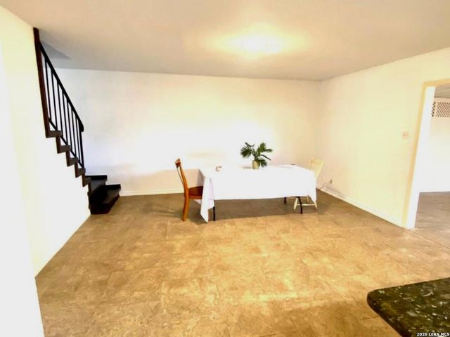 6810 CROWN RDG, San Antonio, TX 78239