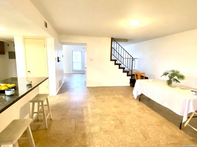 6810 CROWN RDG, San Antonio, TX 78239