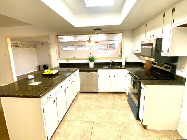 6810 CROWN RDG, San Antonio, TX 78239