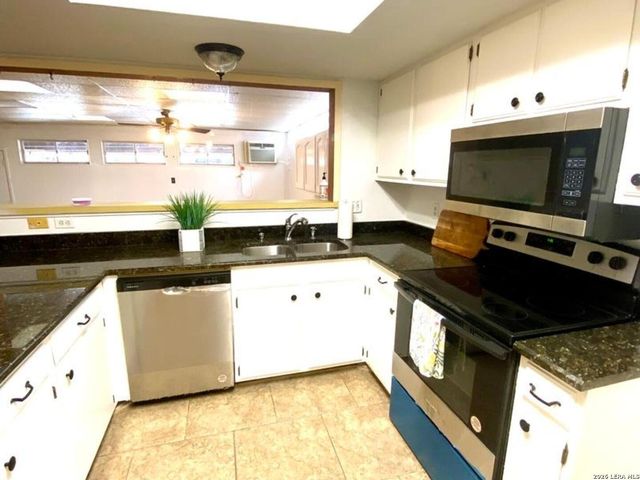 6810 CROWN RDG, San Antonio, TX 78239