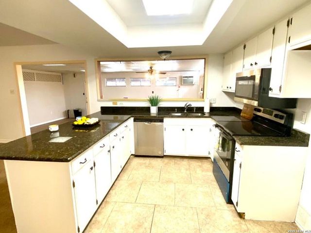 6810 CROWN RDG, San Antonio, TX 78239