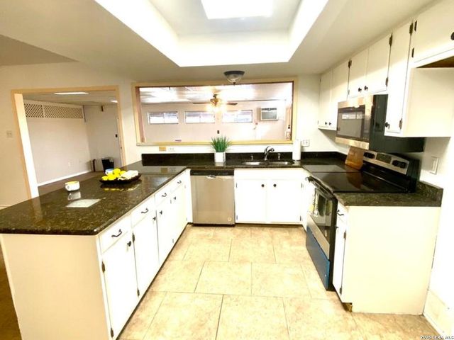 6810 CROWN RDG, San Antonio, TX 78239