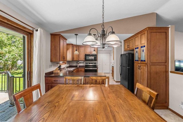 2254 LEDVINA CIRCLE, Green Bay, WI 54313