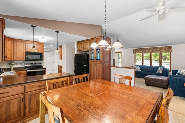 2254 LEDVINA CIRCLE, Green Bay, WI 54313