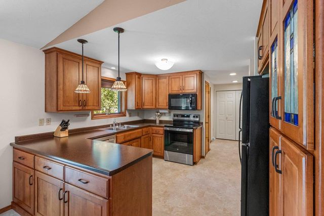 2254 LEDVINA CIRCLE, Green Bay, WI 54313