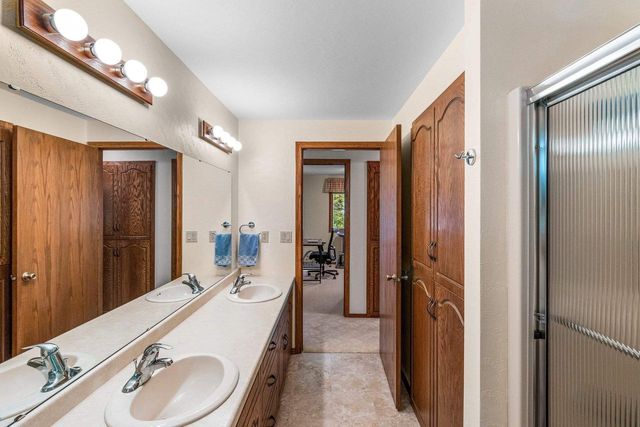 2254 LEDVINA CIRCLE, Green Bay, WI 54313