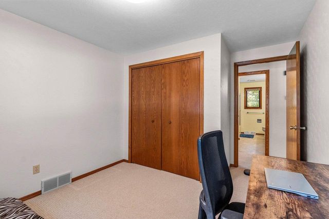 2254 LEDVINA CIRCLE, Green Bay, WI 54313