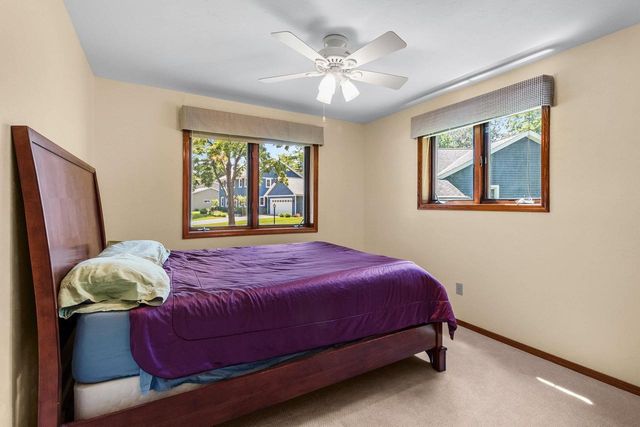 2254 LEDVINA CIRCLE, Green Bay, WI 54313