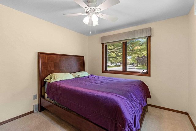 2254 LEDVINA CIRCLE, Green Bay, WI 54313