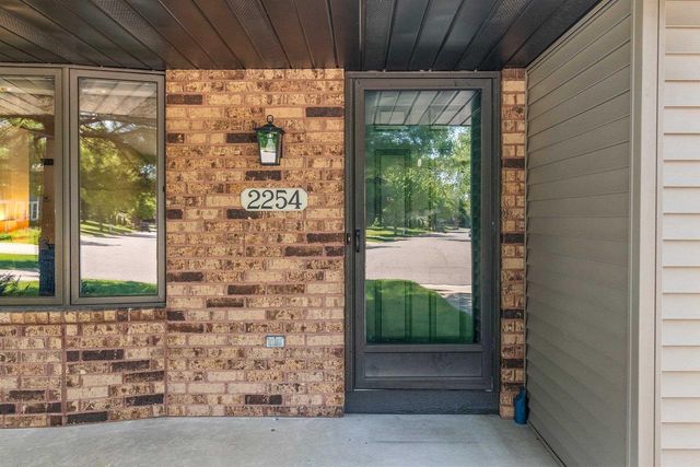2254 LEDVINA CIRCLE, Green Bay, WI 54313