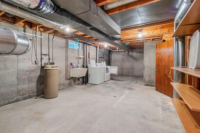 2254 LEDVINA CIRCLE, Green Bay, WI 54313