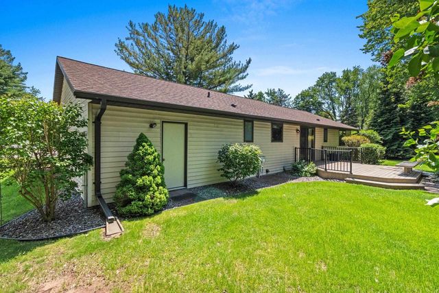 2254 LEDVINA CIRCLE, Green Bay, WI 54313