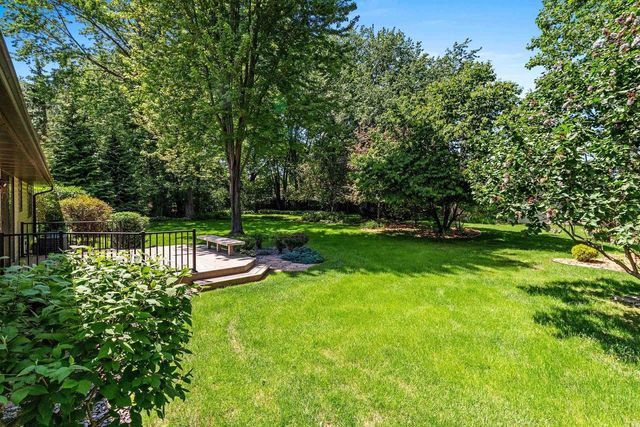2254 LEDVINA CIRCLE, Green Bay, WI 54313