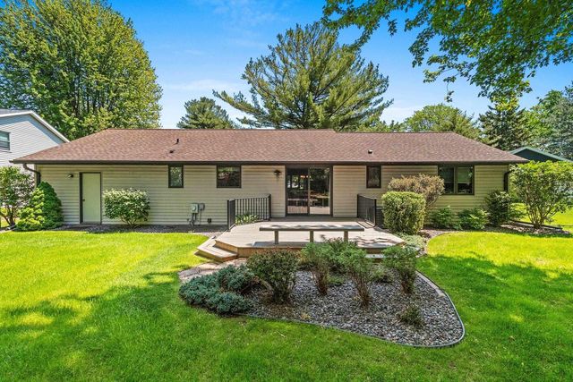 2254 LEDVINA CIRCLE, Green Bay, WI 54313