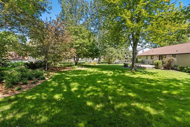 2254 LEDVINA CIRCLE, Green Bay, WI 54313