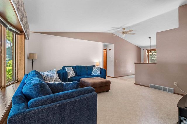2254 LEDVINA CIRCLE, Green Bay, WI 54313