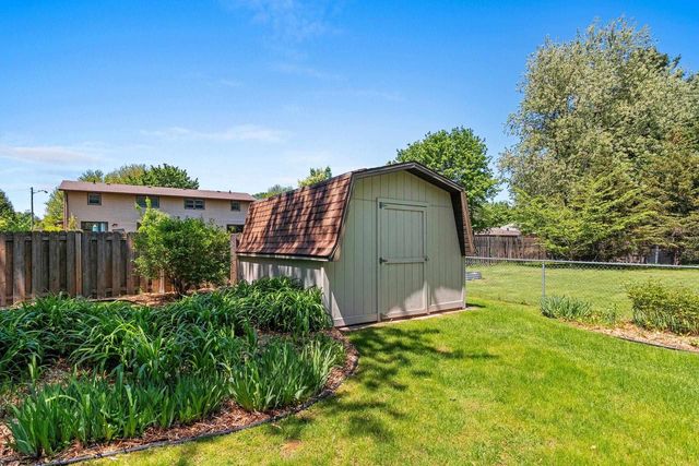 2254 LEDVINA CIRCLE, Green Bay, WI 54313