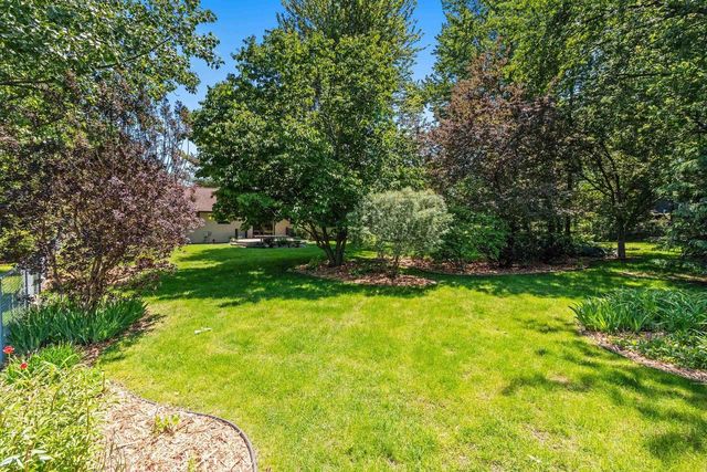 2254 LEDVINA CIRCLE, Green Bay, WI 54313